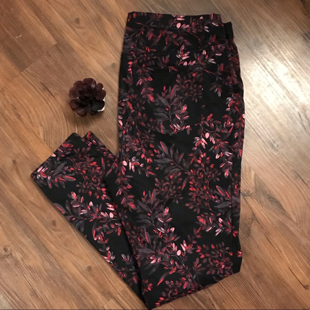Like New Black $ Purple Floral Jeggings